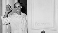 Desainer asal kota Milan, Italia, Mario Prada, mendirikan merek fesyen Prada yang memproduksi tas, sepatu dan aksesori mode lainnya pada 1913. (sumber foto: Public Broadcasting).