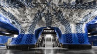 Stasiun Kereta Centralen di, Stockholm, Sweden ini punya konsep natural dengan warna abu dan biru terang.  