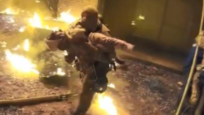 Dramatis, Petugas Pemadam Tangkap Bocah yang Dilempar dari Lantai 3