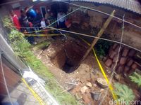Isu Temuan Emas, Warga Berdatangan ke Temuan Bungker Karamat