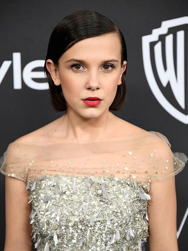 Millie yang makin terlihat dewasa dengan potongan rambut bob yang ditata sleek. Foto: Getty Images