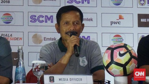 Pelatih PSMS Medan Djadjang Nurdjaman tak gentar hadapi tekanan suporter Persija.