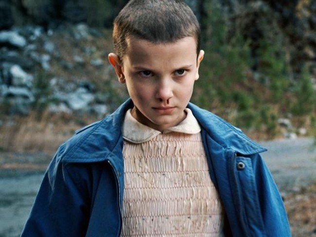 Millie Bobby Brown mencuri perhatian saat muncul pertama kali di episode pertama Stranger Things, pada Februari 2016, dengan kepala plontos. Foto: istimewa