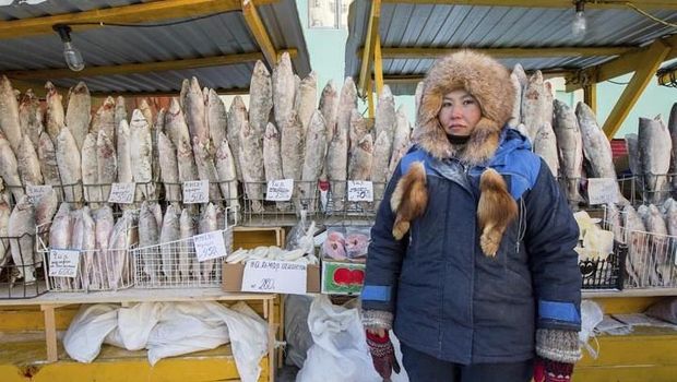 Patung Mamoth di Kota Yakuts, Rusia sampai dipenuhi salju