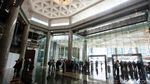Foto: Suasana Depan Gedung BEI Pasca Selasar Ambruk