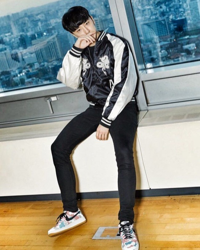 Tak hanya bakat menarinya yang mumpuni, Kasper juga berpenampilan tak kalah stylish dari para idol yang dibimbingnya. Foto: Instagram