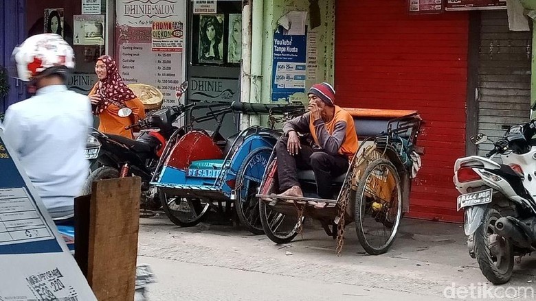 Ketua DPRD DKI akan Tolak Revisi Perda yang Bolehkan Becak Operasi Ketua DPRD DKI akan Tolak Revisi Perda yang Bolehkan Becak Operasi