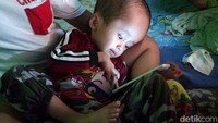 Seluruh kegiatannya dihabiskan di tempat tidur.