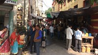 Menilik harga, traveler pasti terkejut karena harganya hanya dari 5-20 Rupee atau setara seribu rupiah hingga Rp 4000 saja. Selain, camilan juga ada penjual nasi biriyani di sini dan beberapa pilihan lainnya (masaul/detikTravel) 