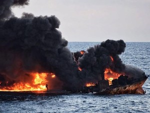 China Berpacu dengan Waktu Bersihkan Tumpahan Minyak Kapal Tanker