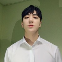 Ketampanannya tak kalah dari para personel EXO dan Super Junior. Foto: Instagram