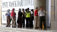 Tim Labfor Polri melakukan olah tempat kejadian perkara (TKP).