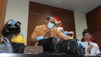 Tas-tas milik Bupati Rita ini diduga merupakan bagian dari Tindak Pidana Pencucian Uang (TPPU).