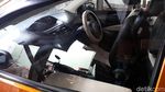 Penampakan Mobil Bermuka Dua di Bengkel Bandung