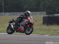 Geber Kawasaki Ninja 250 Baru di Sentul