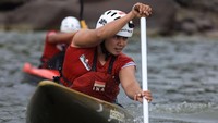 Pedayung nasional, Maryati, berlatih keras di Waduk Jatiluhur, Jawa Baraty Barat untuk tampil di Asian Games 2018. (dok. Kemenpora)