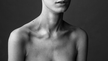 Pemenang kategori People (amatir). Albino karya Mikhail Shestakov (Rusia). Foto: Monochrome Photography Awards