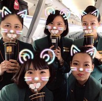 Pesona para pramugari Eva Air belakangan viral karena disebut mirip penyanyi idol di Asia Timur. Foto: Instagram