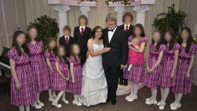 Ironis! Pasangan AS Biarkan 13 Anak Kelaparan, 2 Anjingnya Sehat Ironis! Pasangan AS Biarkan 13 Anak Kelaparan, 2 Anjingnya Sehat
