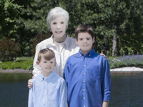 Viral, Foto Keluarga yang Bayar Fotografer Mahal tapi Hasilnya Aneh