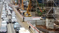 Proyek ini membuat kemacetan panjang.