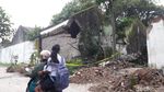 Foto: Tembok Keraton Surakarta yang Ambruk dan Timpa Warung
