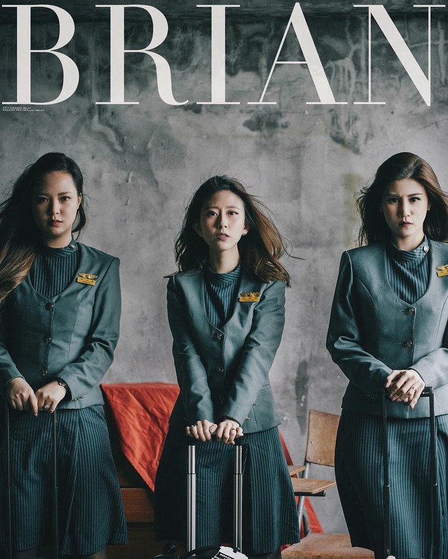 Sedangkan di foto ini, para wanita yang bekerja dalam pesawat tersebut terlihat lebih edgy. Foto: Instagram