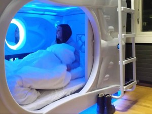 Menginap di Hostel Ini, Kamu Serasa Jadi Astronot Semalam