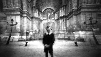 Pemenang kategori Fine Art (profesional). Ghosts karya Frank Machalowski (Jerman). Foto: Monochrome Photography Awards