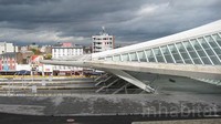 Salah satu sudut atap stasiun berbentuk mengerucut. Namun, di bawahnya masih terdapat jalan untuk melintas. Istimewa/Inhabitat.