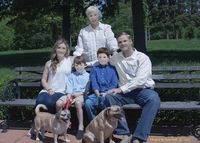 Viral, Foto Keluarga yang Bayar Fotografer Mahal tapi Hasilnya Aneh