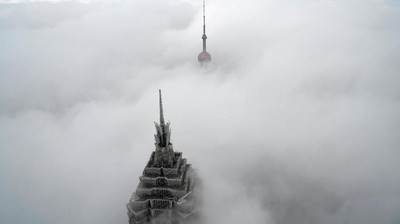 Saat Menara Pencakar Langit di China Muncul dari Balik Kabut
