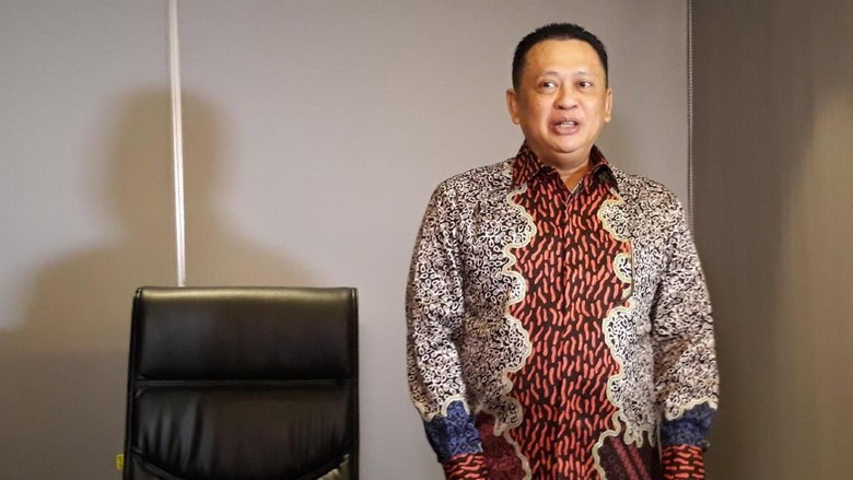 Melihat Ruangan Kerja Bamsoet yang Sudah Bersih dari Barang Novanto Melihat Ruangan Kerja Bamsoet yang Sudah Bersih dari Barang Novanto