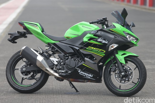 Geber Kawasaki Ninja 250 Baru di Sentul