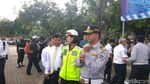 Foto: Anies Berseragam Dishub di Monas dan Saat Tinjau Museum Bahari