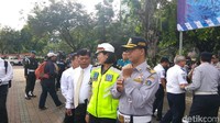 Lintas Jaya merupakan kegiatan yang rutin di gelar tiap tahun oleh Dishub DKI bekerjasama dengan Kepolisian. Kegiatan ini dilakukan untuk menindak pengendara yang melanggar tata tertib lalu lintas di Ibu Kota. Anies menuturkan operasi ini akan digelar di setiap wilayah di Jakarta.  (Foto: Mochamad Zhacky Kusumo/detikcom)