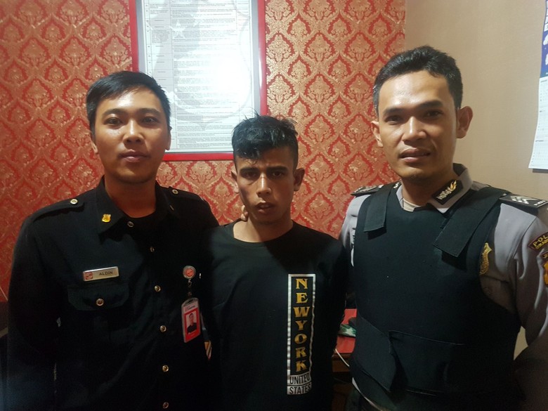 Satpam Ini Tangkap Begal yang Fotonya Viral di Medsos Satpam Ini Tangkap Begal yang Fotonya Viral di Medsos