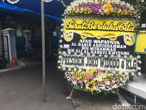 Karangan Bunga Dukacita dari Presiden Jokowi untuk Habib Kwitang