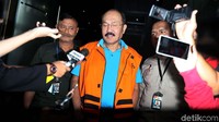 Selain itu, Fredrich mengaku penyidik KPK lebih banyak bertanya tentang surat kuasa dari Novanto padanya. Menurutnya, ada banyak surat kuasa Novanto padanya.