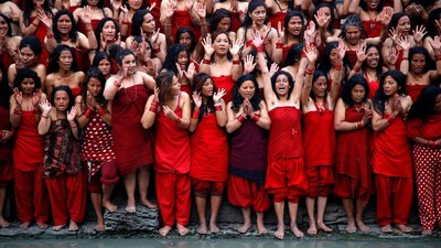 Mengintip Wanita Nepal Mandi Suci di Festival Swasthani Brata Katha
