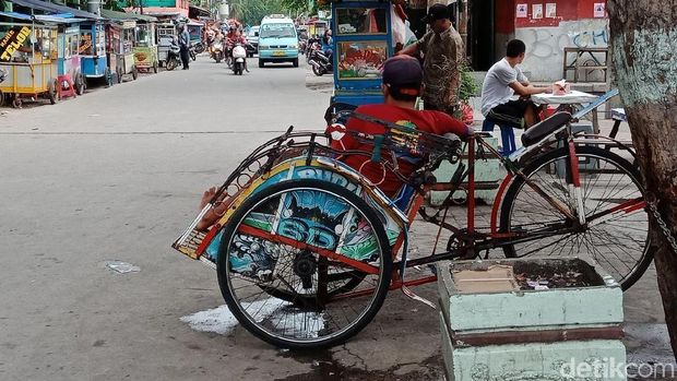 Tukang Becak di wilayah Kalibaru, Cilincing, Jakarta Utara