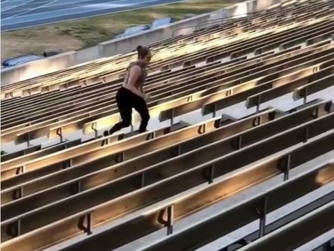 Kunci Tubuh Seksi JLo: Lari Naik Tangga, Yuk Dicoba