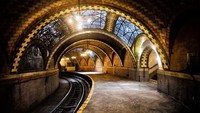 Stasiun City Hall, New York ini klasik sekali ya.  