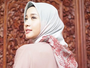 Hijab Laudya Cynthia Bella Laris Manis Jelang Lebaran, Dijual Rp 200 Ribuan
