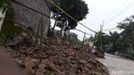 Foto: Tembok Keraton Surakarta yang Ambruk dan Timpa Warung