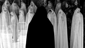Pemenang kategori Konseptual (profesional). White Veils karya Farzad Ariannejad (Iran). Foto: Monochrome Photography Awards