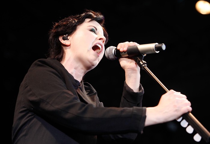 Vokalis The Cranberries, Dolores ORiordan meninggal dunia di usia 46 tahun. Semasa hidup Dolores bersama The Cranberries telah menggelar konser di berbagai negara. Begini aksinya.