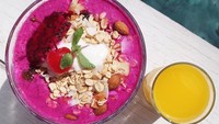 Saat masih mengandung, Putri Titian termasuk orang yang selektif soal makanan. Menu sarapannya saja semangkuk smoothie bowl dan segelas orange juice. Foto: Instagram Putri Titian