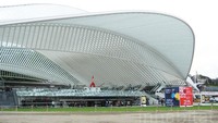 Stasiun yang didominasi oleh kaca tersebut merupakan karya arsitek Spanyol bernama Santiago Calatrava. Istimewa/Inhabitat.