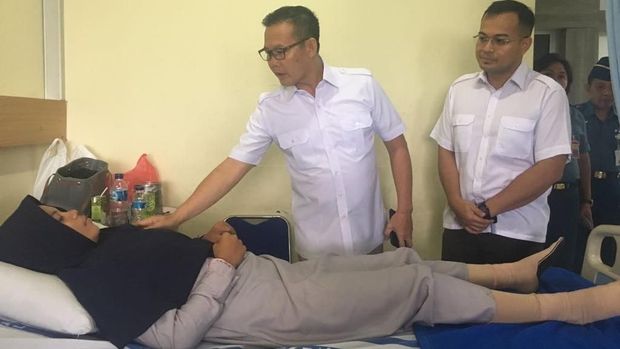 Jenguk Korban Selasar BEI Ambruk, Cagub Sumsel Ajak Ortu Korban